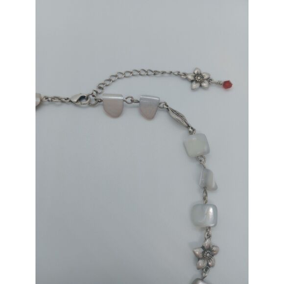 Vintage Lavender Mother of Pearl Bead Silver Tone Charms 15-17" Link Necklace - Picture 5 of 5